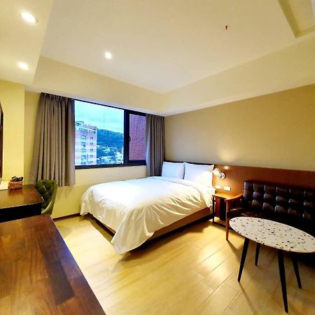 Hotel 享住新大華館 à Keelung Extérieur photo