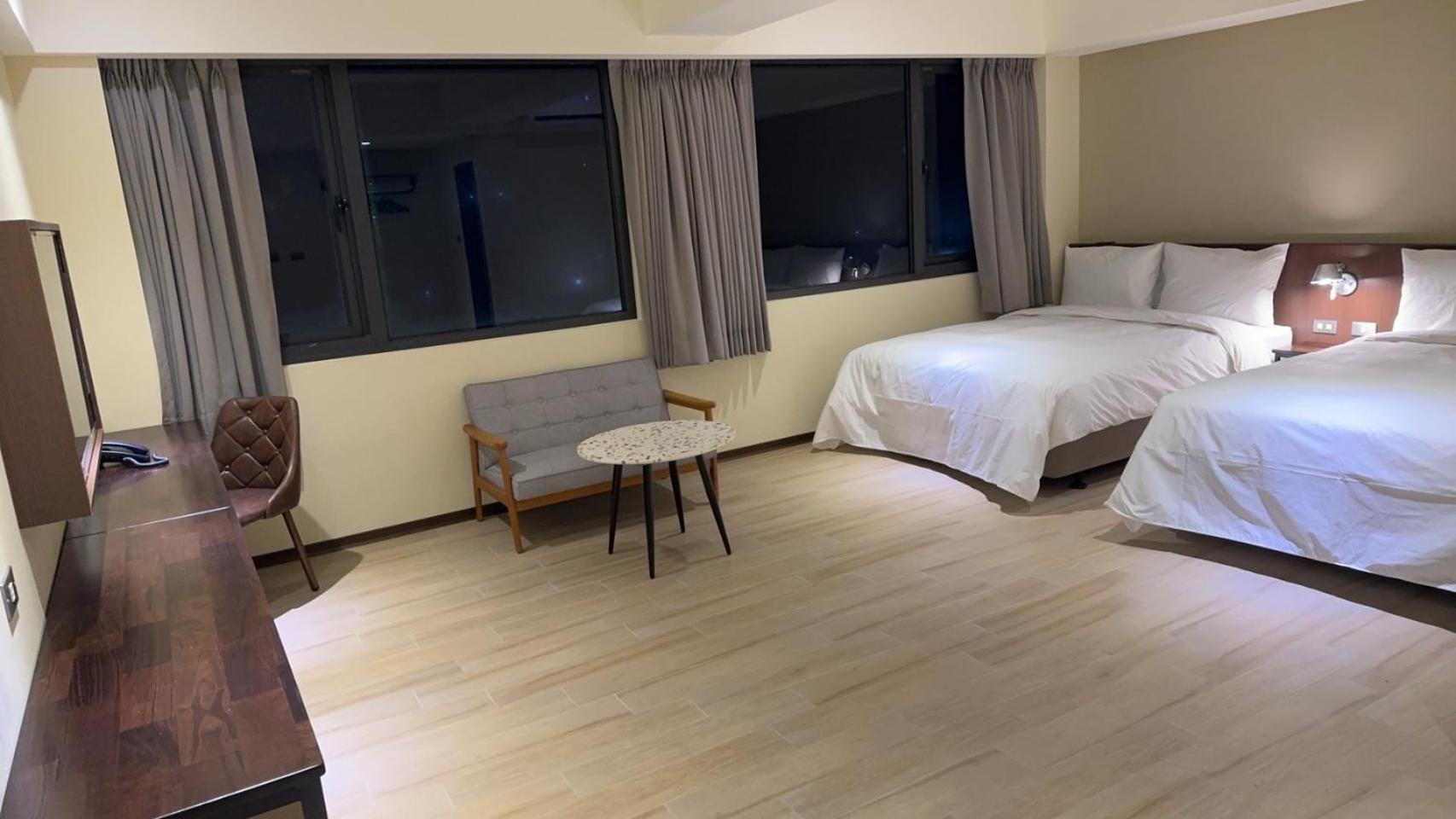 Hotel 享住新大華館 à Keelung Extérieur photo