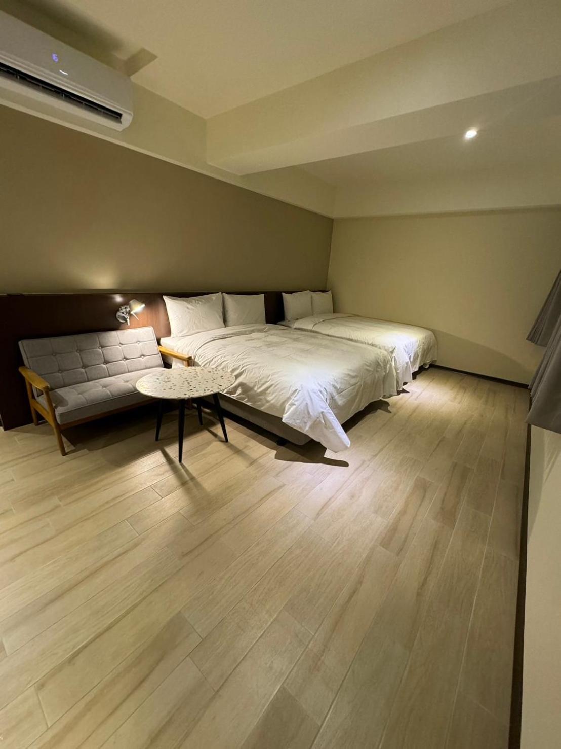 Hotel 享住新大華館 à Keelung Extérieur photo