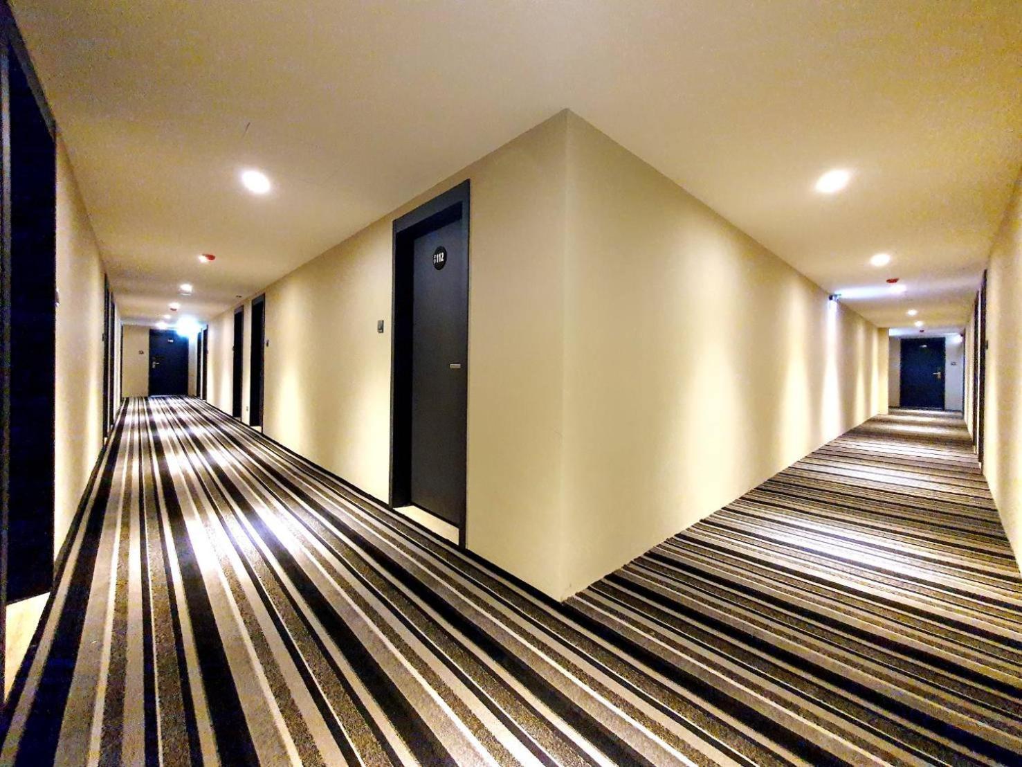 Hotel 享住新大華館 à Keelung Extérieur photo
