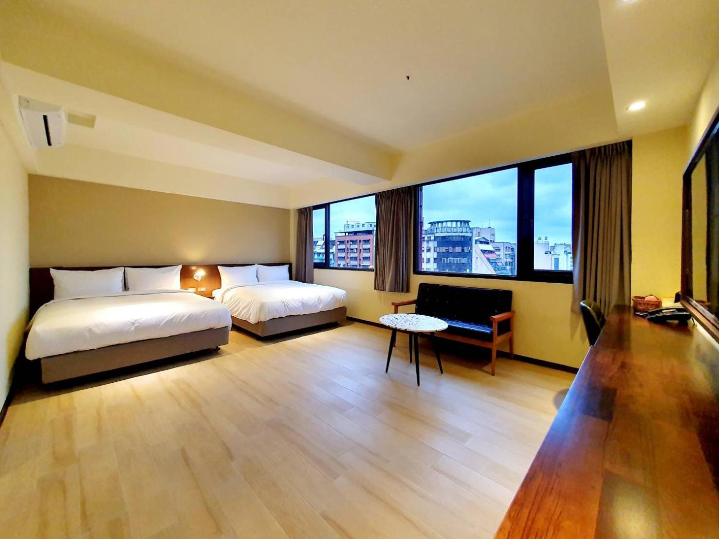 Hotel 享住新大華館 à Keelung Extérieur photo