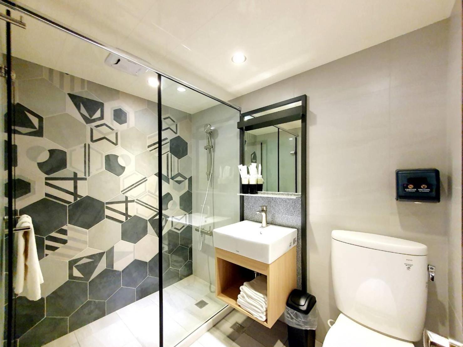 Hotel 享住新大華館 à Keelung Extérieur photo