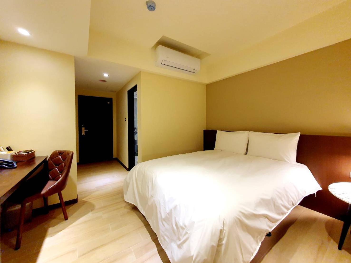 Hotel 享住新大華館 à Keelung Extérieur photo