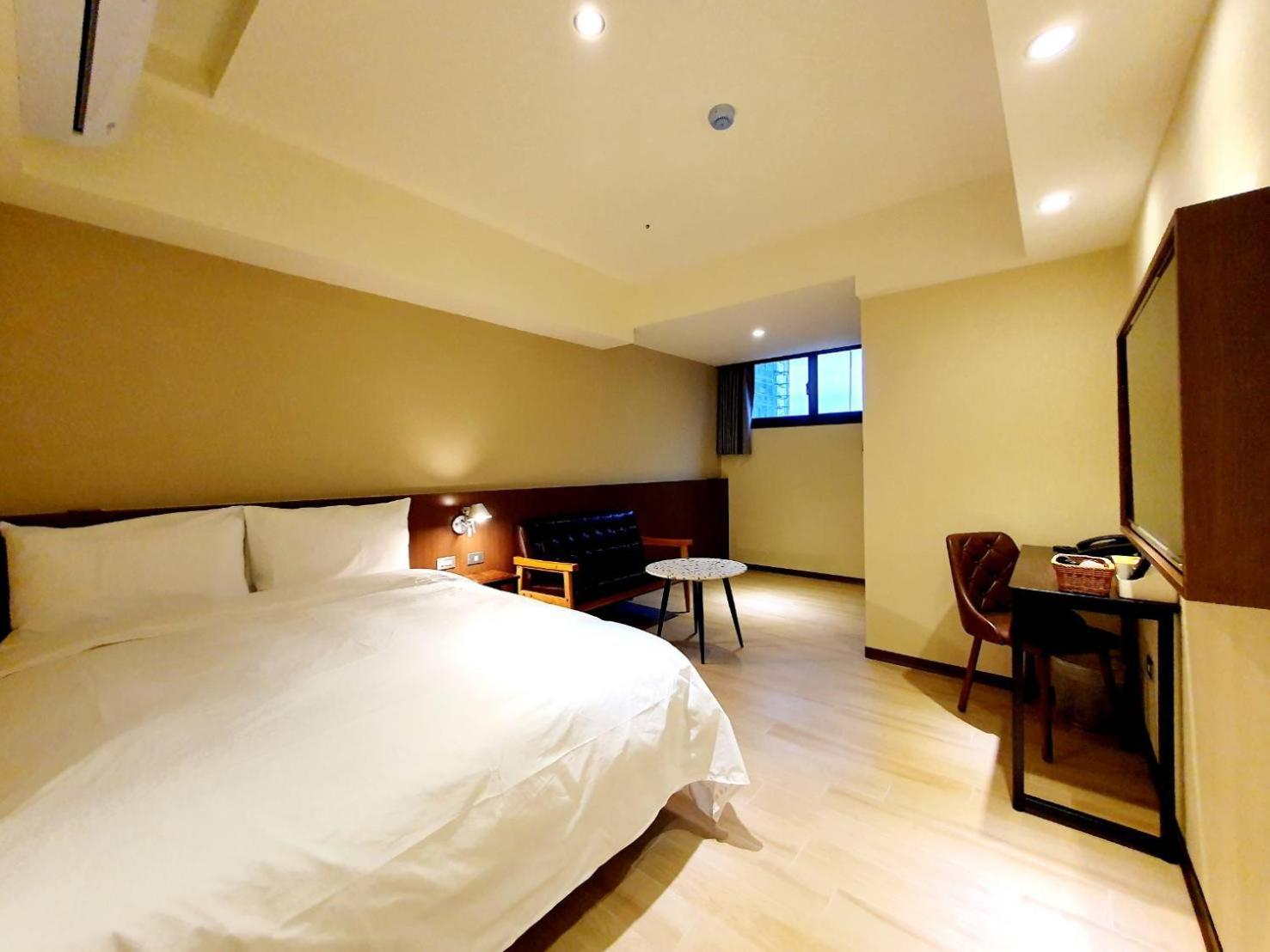 Hotel 享住新大華館 à Keelung Extérieur photo