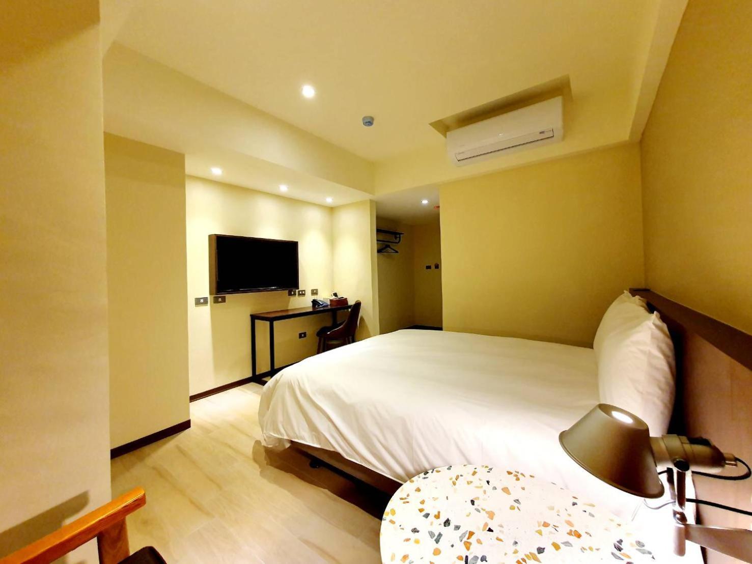 Hotel 享住新大華館 à Keelung Extérieur photo
