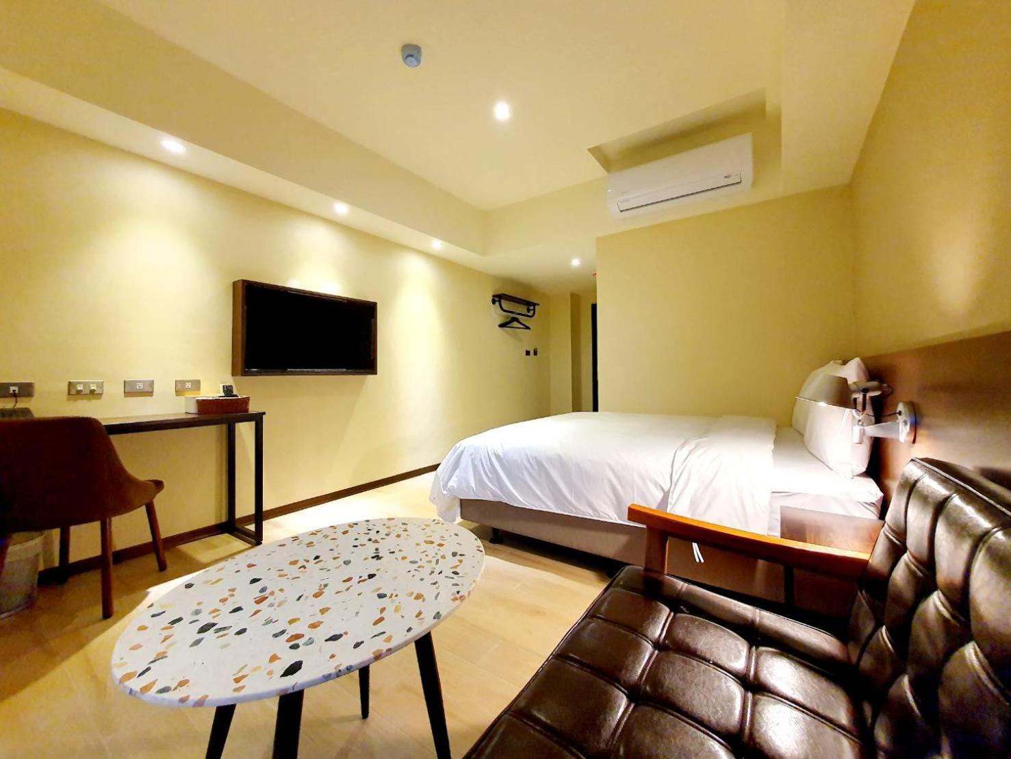 Hotel 享住新大華館 à Keelung Extérieur photo