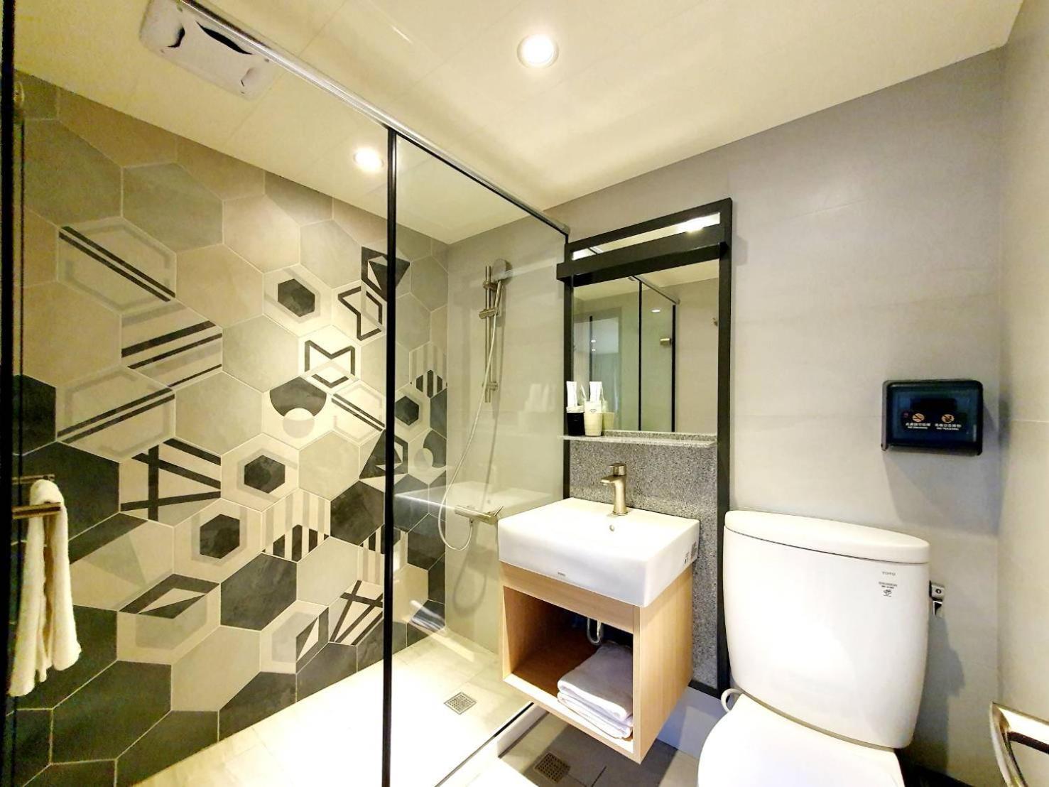 Hotel 享住新大華館 à Keelung Extérieur photo