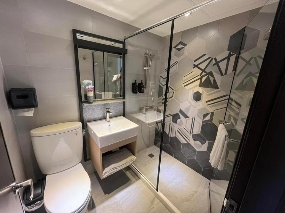Hotel 享住新大華館 à Keelung Extérieur photo