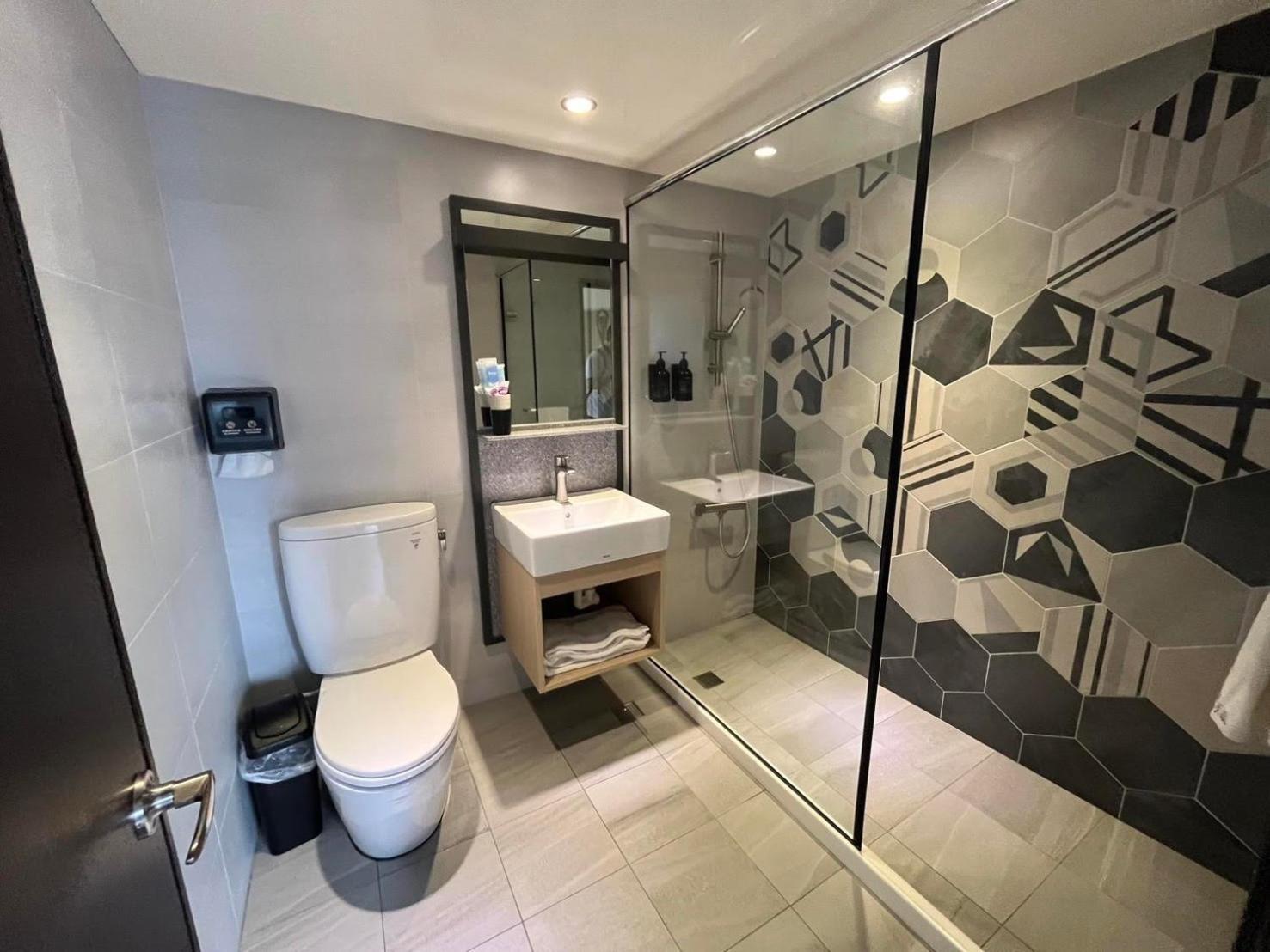 Hotel 享住新大華館 à Keelung Extérieur photo