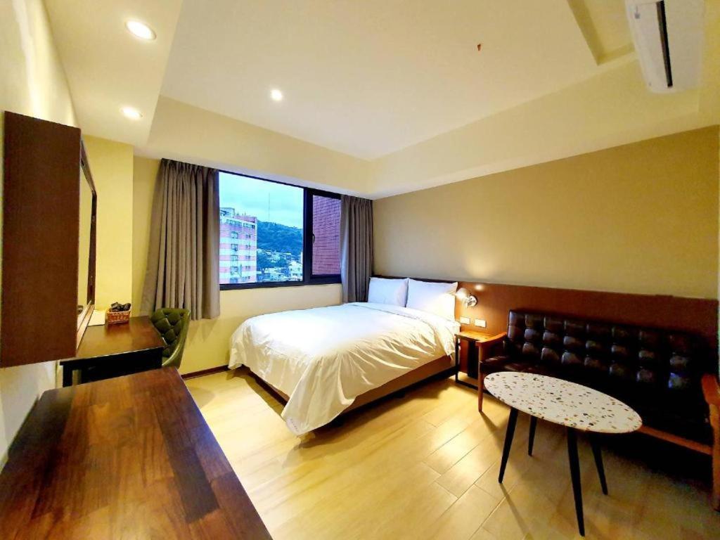 Hotel 享住新大華館 à Keelung Extérieur photo