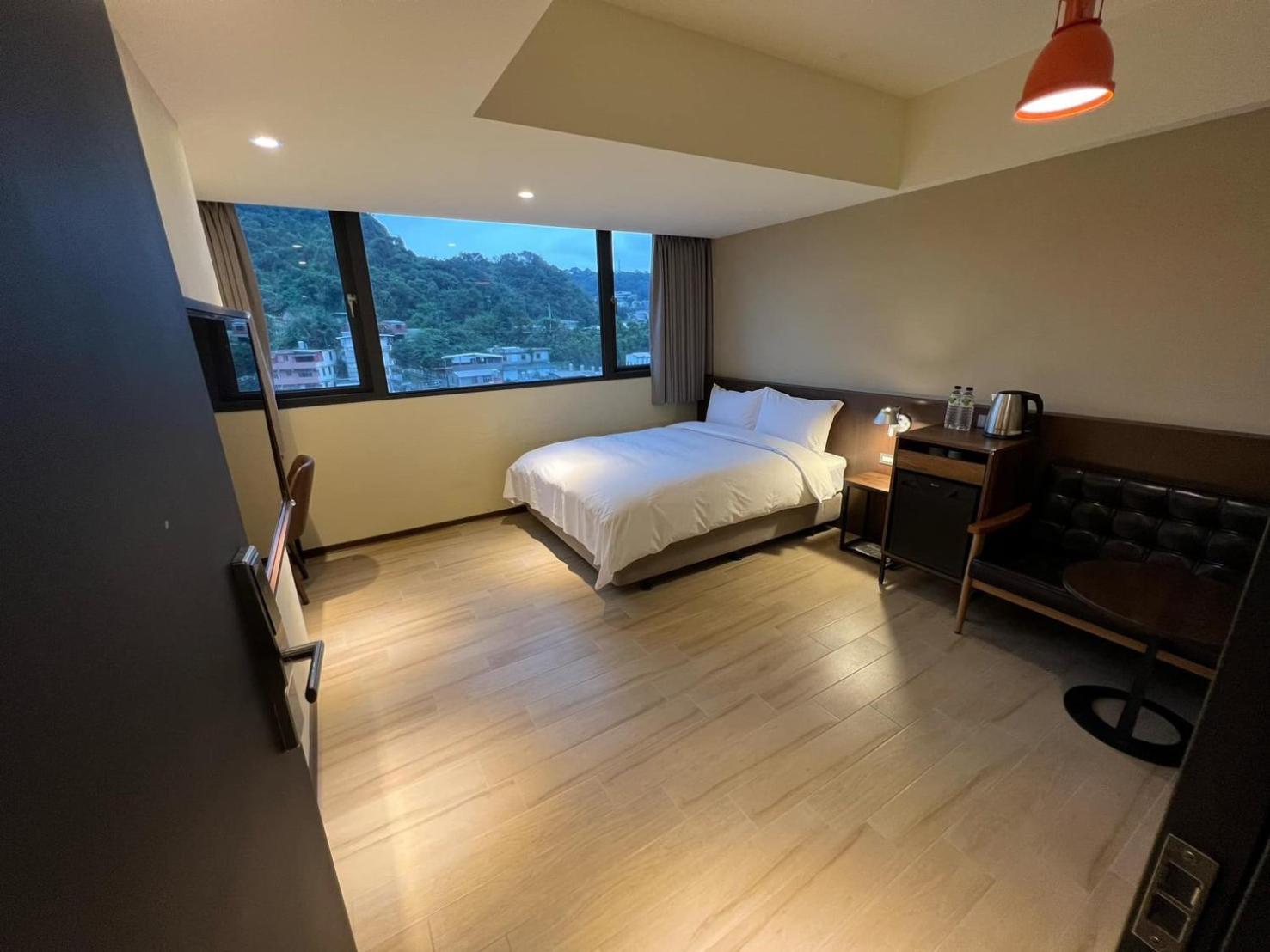 Hotel 享住新大華館 à Keelung Extérieur photo