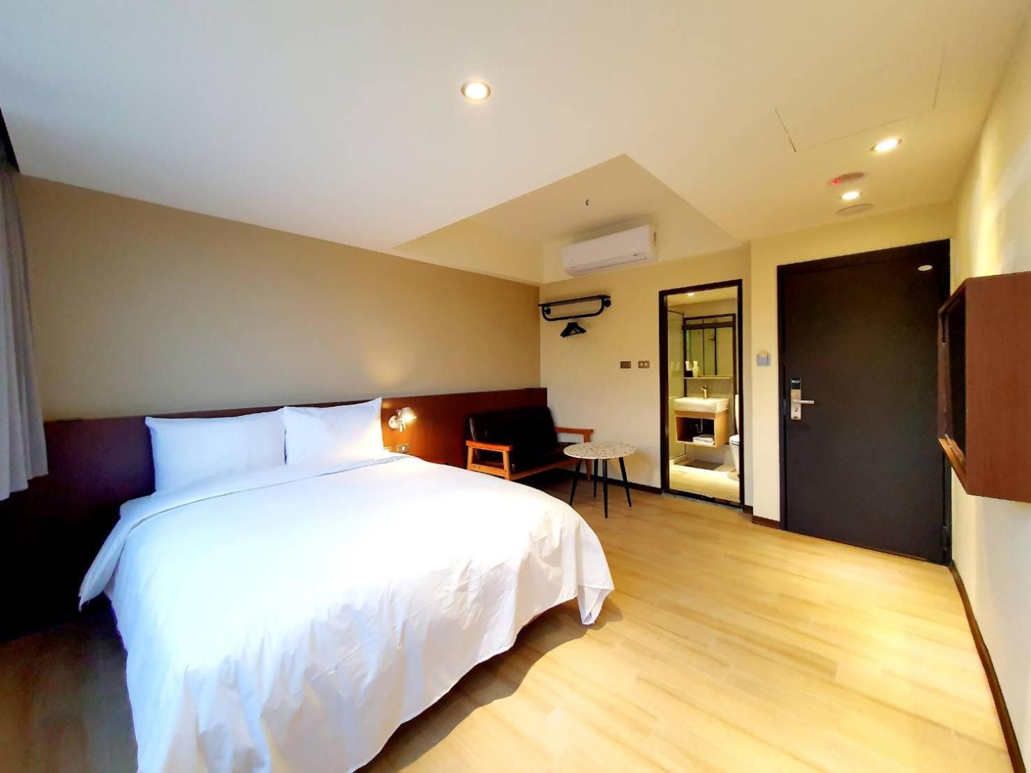 Hotel 享住新大華館 à Keelung Extérieur photo