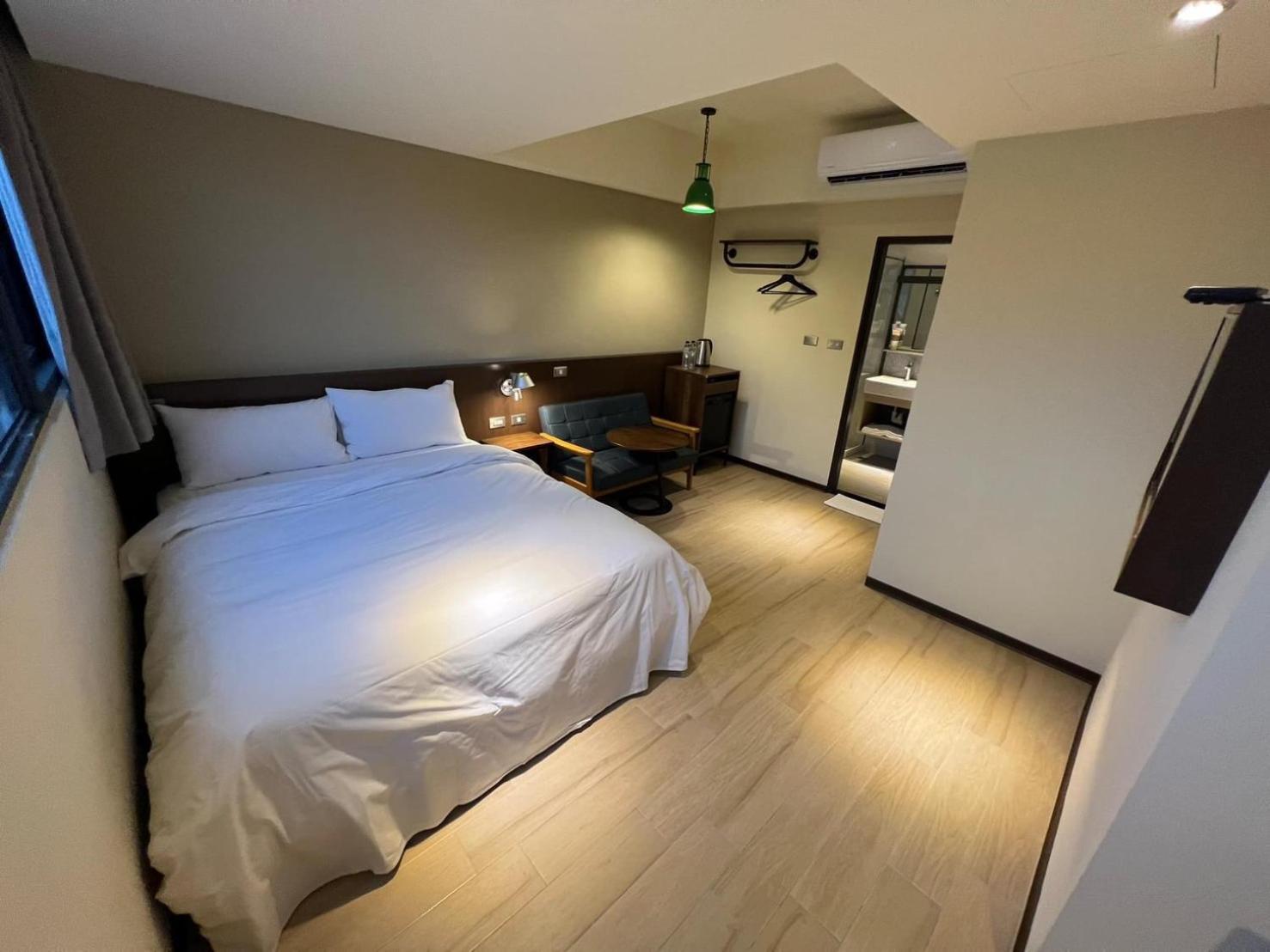 Hotel 享住新大華館 à Keelung Extérieur photo