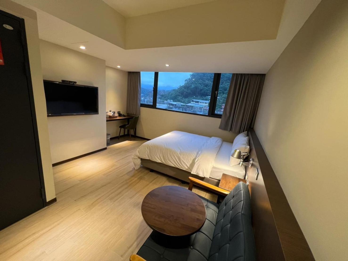 Hotel 享住新大華館 à Keelung Extérieur photo